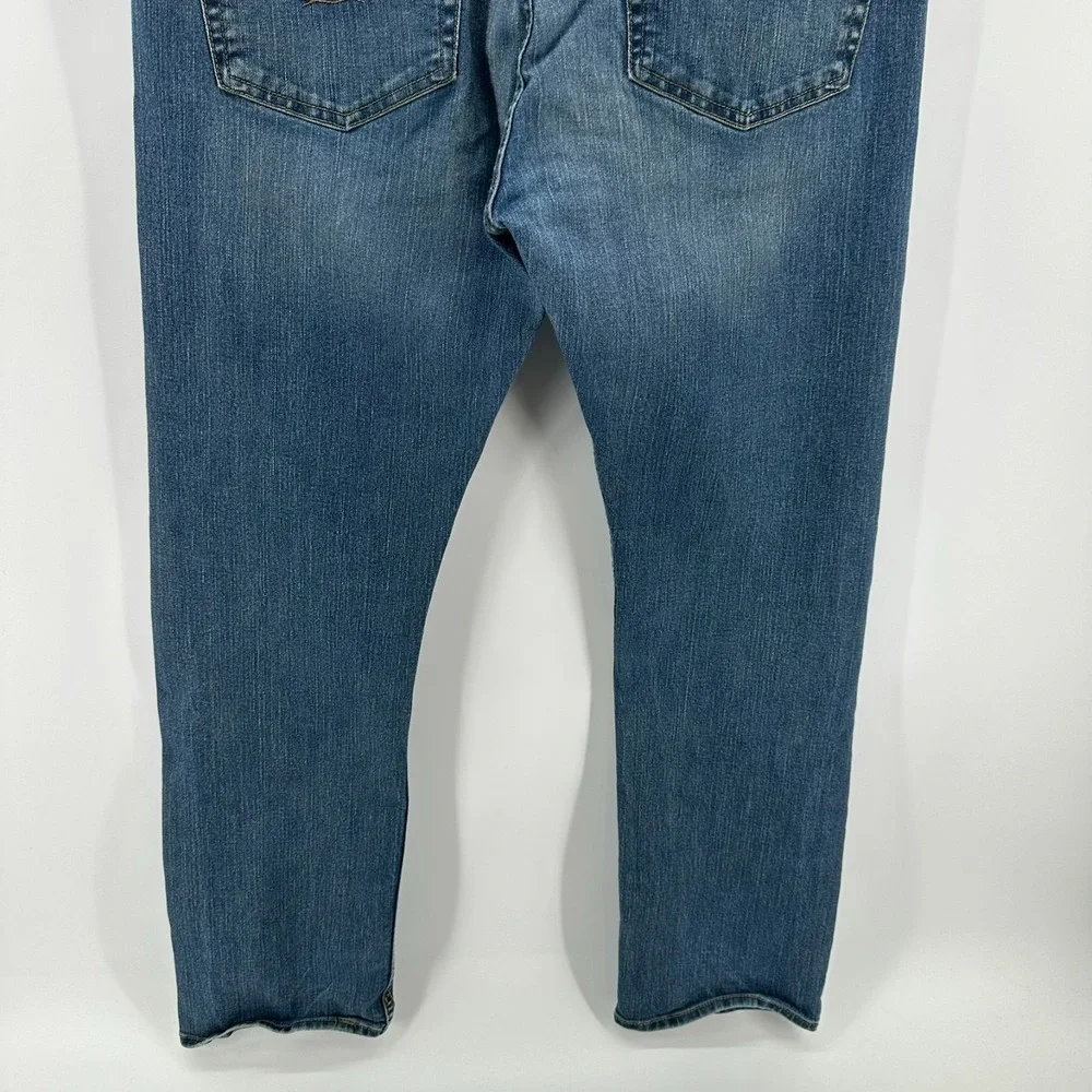 Levis ***small hole